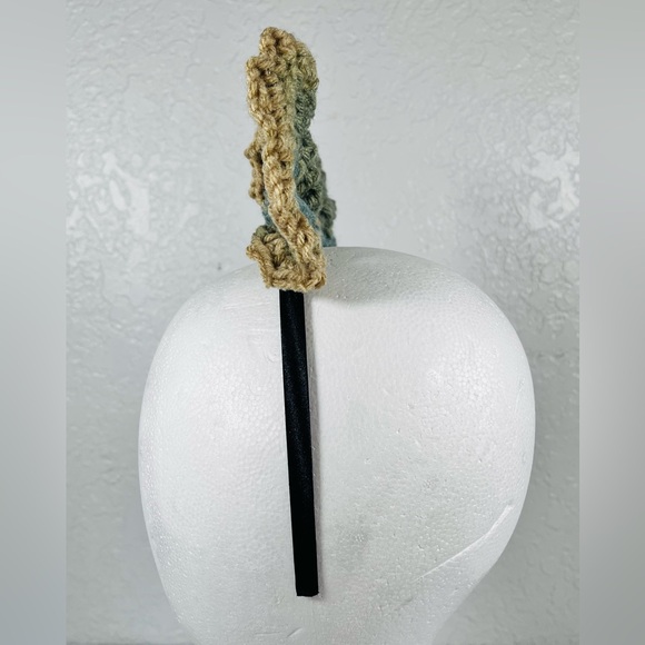 Crochet Bow Headband Green & Tan - Picture 4 of 4